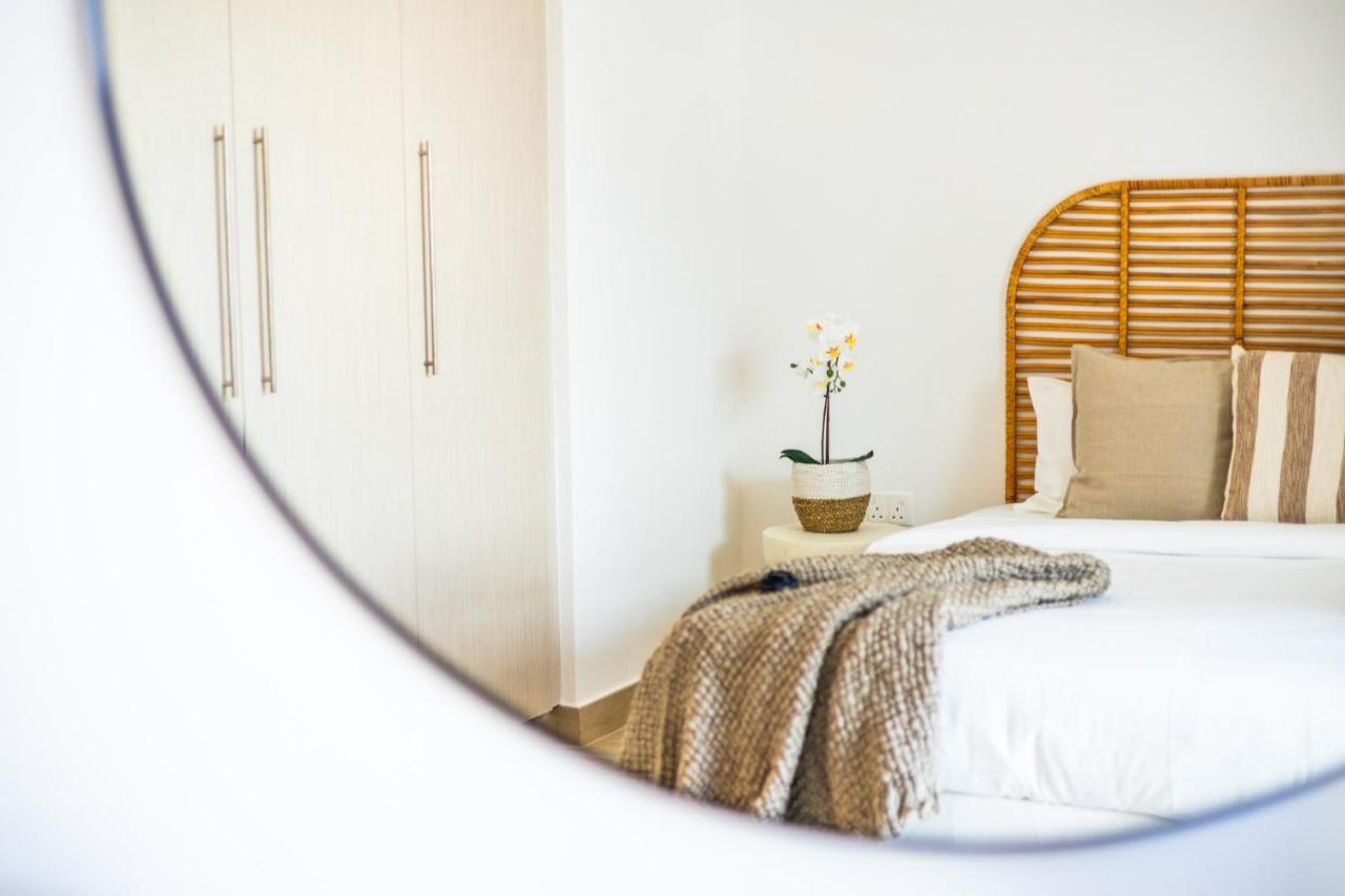 Apartamento Voyage'S Stylish 1Br At Waters Edge Abu Dabi Exterior foto