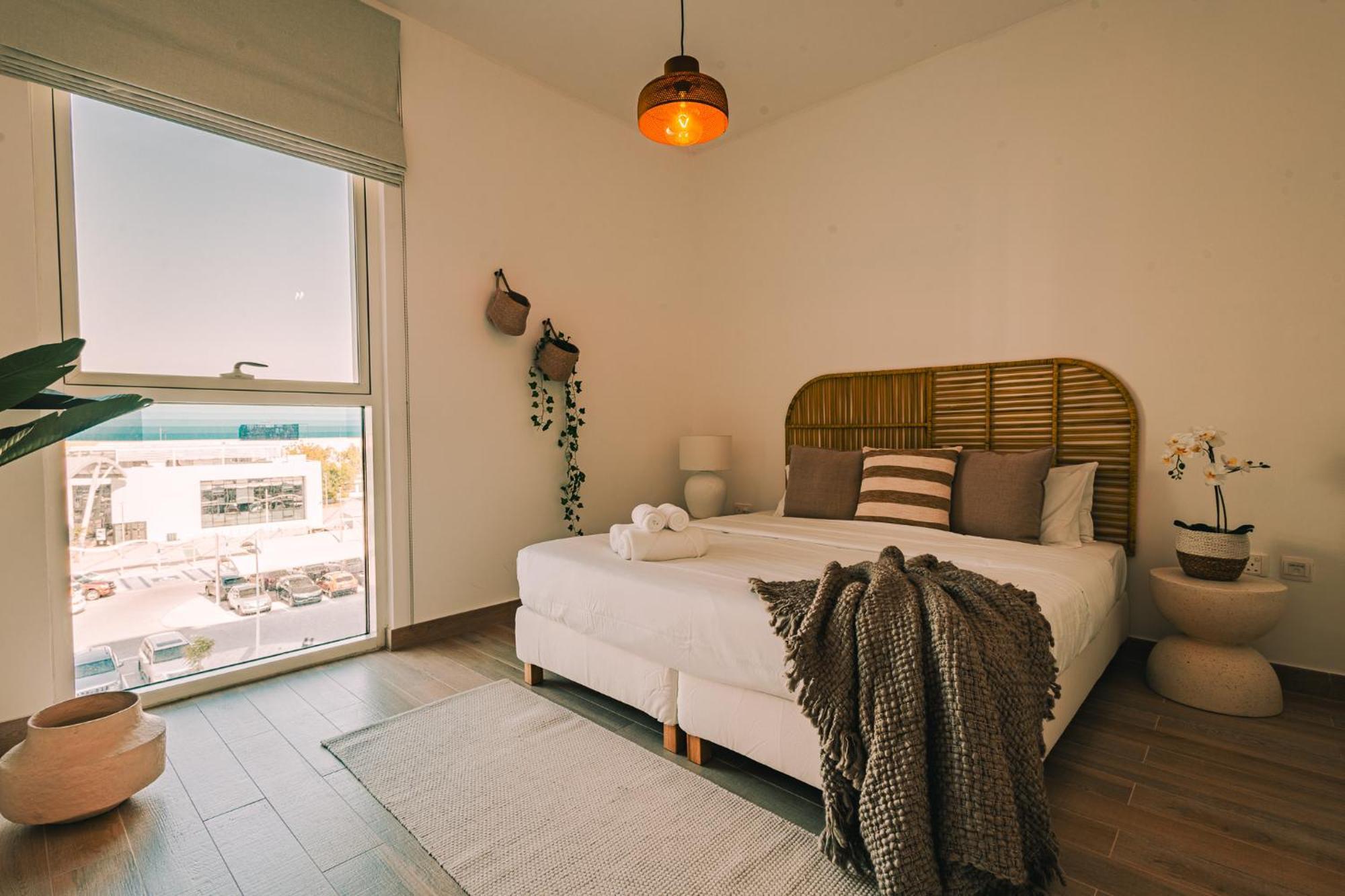 Apartamento Voyage'S Stylish 1Br At Waters Edge Abu Dabi Exterior foto
